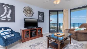 Condo, 2 quartos | Área de estar