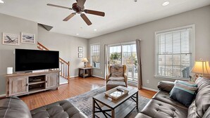 Living area - Clammers Cove 4 (Ocean City)