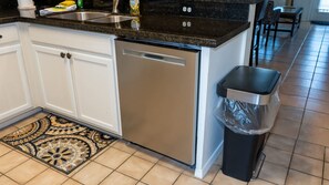 Apartment, 2 Bedrooms | Private kitchen | Fridge, oven, coffee/tea maker, toaster