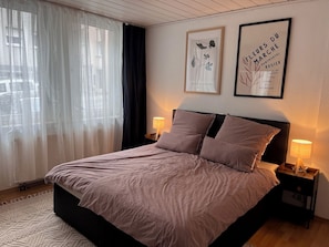 1 bedroom, iron/ironing board, internet, bed sheets