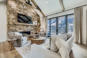 Townhome, 3 Bedrooms | Living area | Smart TV - 37 Alcove 3 Bedroom Townhouse (Keystone)