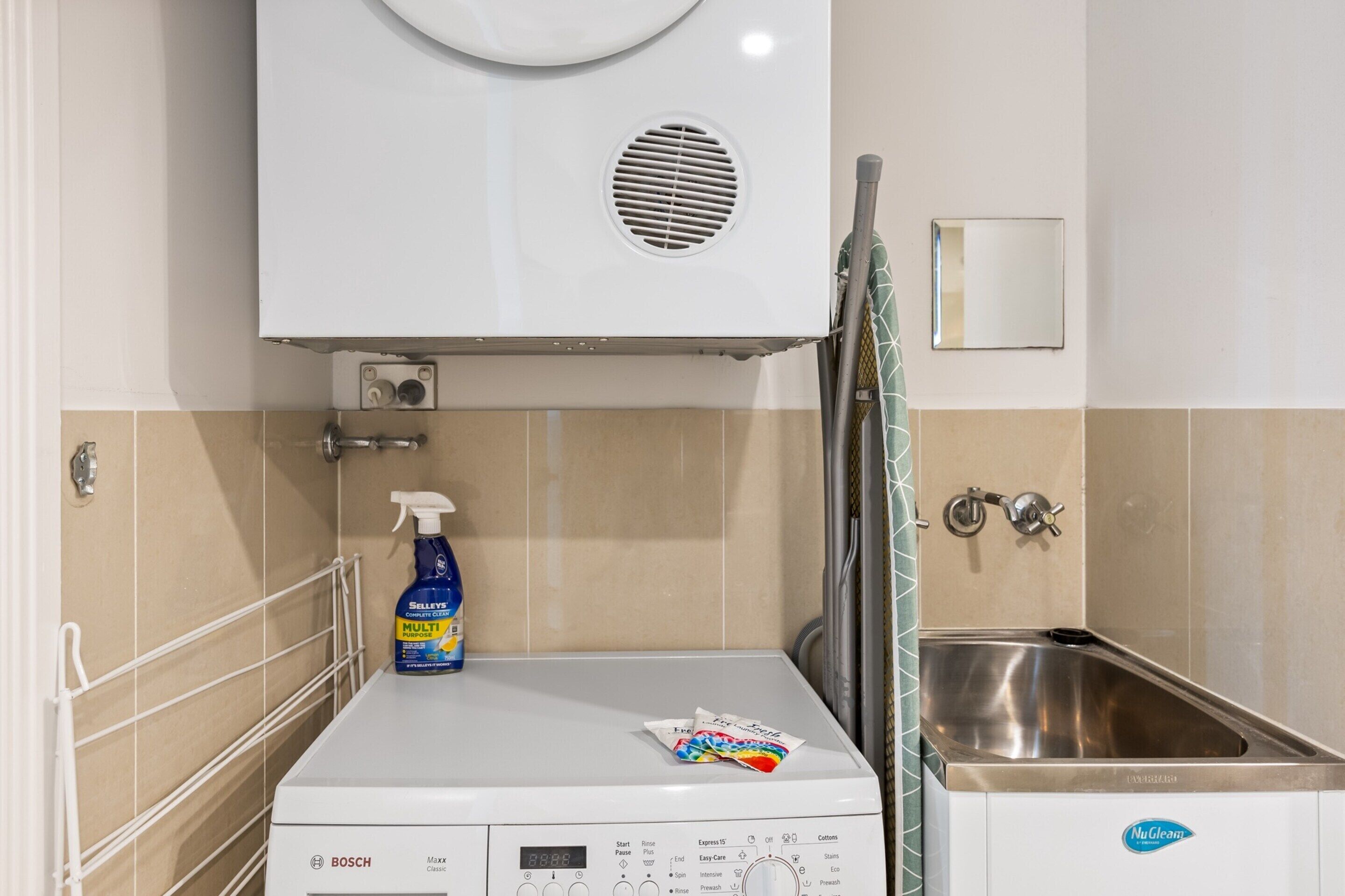 Apartment | Bathroom | Towels, soap