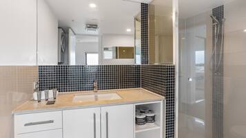 Apartment | Private kitchen | Cookware/dishes/utensils
