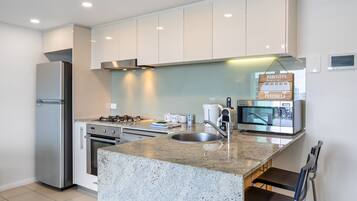 Apartment | Private kitchen | Cookware/dishes/utensils