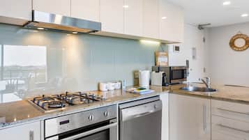 Căn hộ | Bếp riêng | Dụng cụ nấu nướng/bát dĩa/dao nĩa