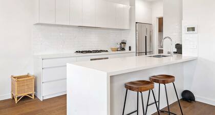 Bright 2-bed Glenroy Home With Courtyard