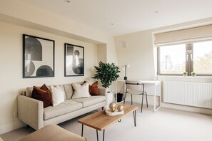 Apartment, 1 Bedroom, Kitchen | Living area | 43-inch Smart TV with digital channels - The Eccleston by Nestor (London)