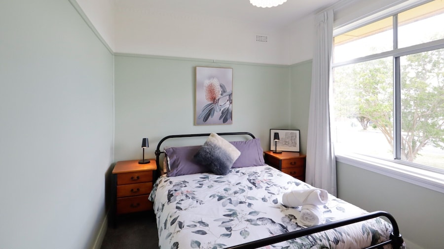 Cosy Sun-filled Cottage