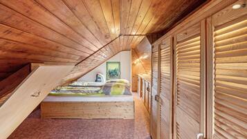 1 bedroom, bed sheets