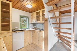 冷蔵庫、コンロ、コーヒー / ティーメーカー、電気ポット