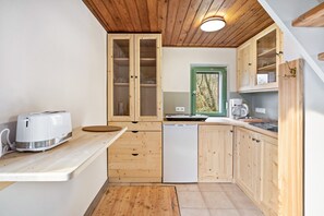 冷蔵庫、コンロ、コーヒー / ティーメーカー、電気ポット