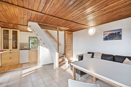 Interior. Cozy Kirschallee Cottage with Mountain View, Private Terrace & Shared Garden