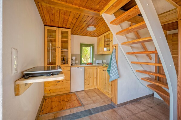 Réfrigérateur, plaque de cuisson, cafetière/bouilloire