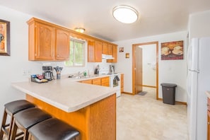 Refrigerador, microondas, horno y parrilla de estufa