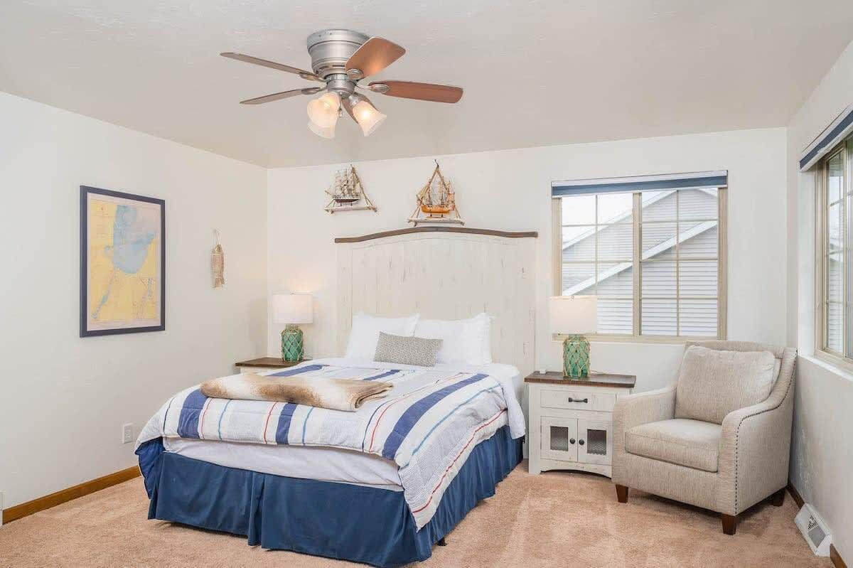 3 bedrooms, iron/ironing board, WiFi, bed sheets