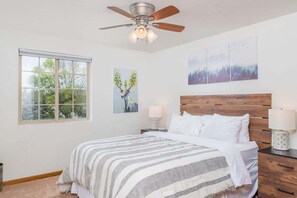 3 habitaciones, tabla de planchar con plancha, wifi y ropa de cama