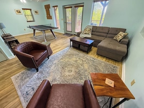 Smart TV, fireplace, table tennis