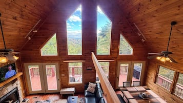 Smart TV, fireplace, table tennis