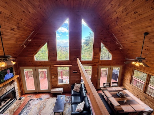 Mountaintop Memories-Hot Tub, Game Room, Pet Friendly, Near Grayson Highlands