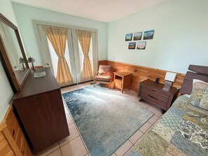 3 habitaciones, tabla de planchar con plancha y wifi gratis 