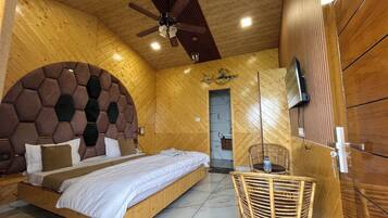 Deluxe Room | Desk, soundproofing, free WiFi