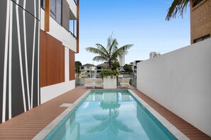 Apartment | Pool | Outdoor pool - Surfers Paradise 2-bed Flat With Luxury Amenities (Gold Coast)
