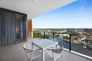 Apartment | Outdoor dining