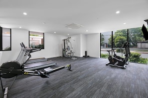 Apartment | Fitness facility - Surfers Paradise 2-bed Flat With Luxury Amenities (Gold Coast)