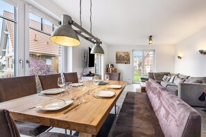 Dining - Holiday Home 'Treibholz' with Private Terrace, Private Garden and Wi-Fi (Dassow)