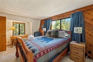 Individually decorated, individually furnished, desk, laptop workspace - The Mountain Treehouse (Big Bear Lake)