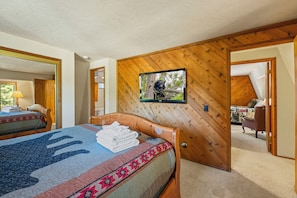 Familiehus - 2 soveværelser - terrasse - bjergudsigt | Individuelt design, individuel indretning, skrivebord