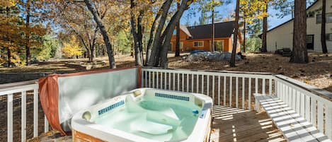 Casa familiar, 2 habitaciones, patio, vista a la montaña | Tina de hidromasaje privada