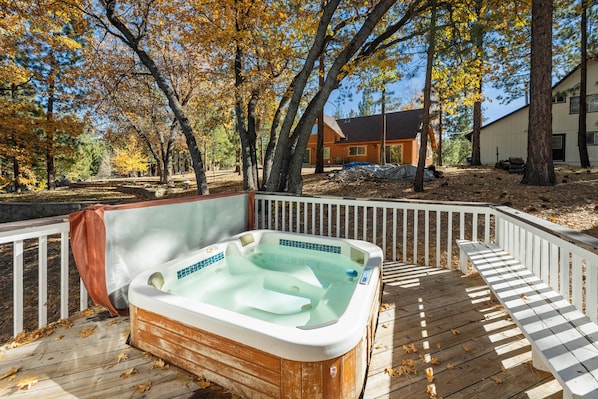 Casa familiar, 2 habitaciones, patio, vistas a la montaña | Bañera de hidromasaje privada