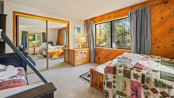 Casa familiar, 2 dormitoris, pati, vistes a la muntanya | Decoració individual, mobiliari individual i escriptori