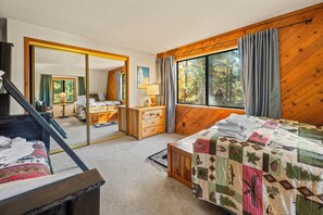 Familiehus, 2 soverom, terrasse, fjellutsikt | Individuelt dekorert, individuelt innredet og skrivebord