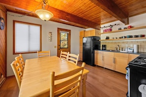 Familiehus - 2 soveværelser - terrasse - bjergudsigt | Spisning på værelset