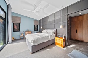 Apartment | 2 bedrooms, laptop workspace, iron/ironing board, bed sheets - Luxurious 2-bed: Pool, Lift, Dining (Canberra)