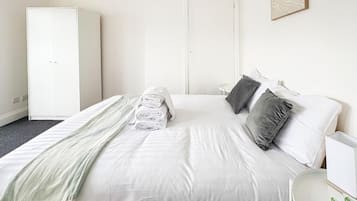 6 slaapkamers, een strijkplank/strijkijzer, wifi, beddengoed