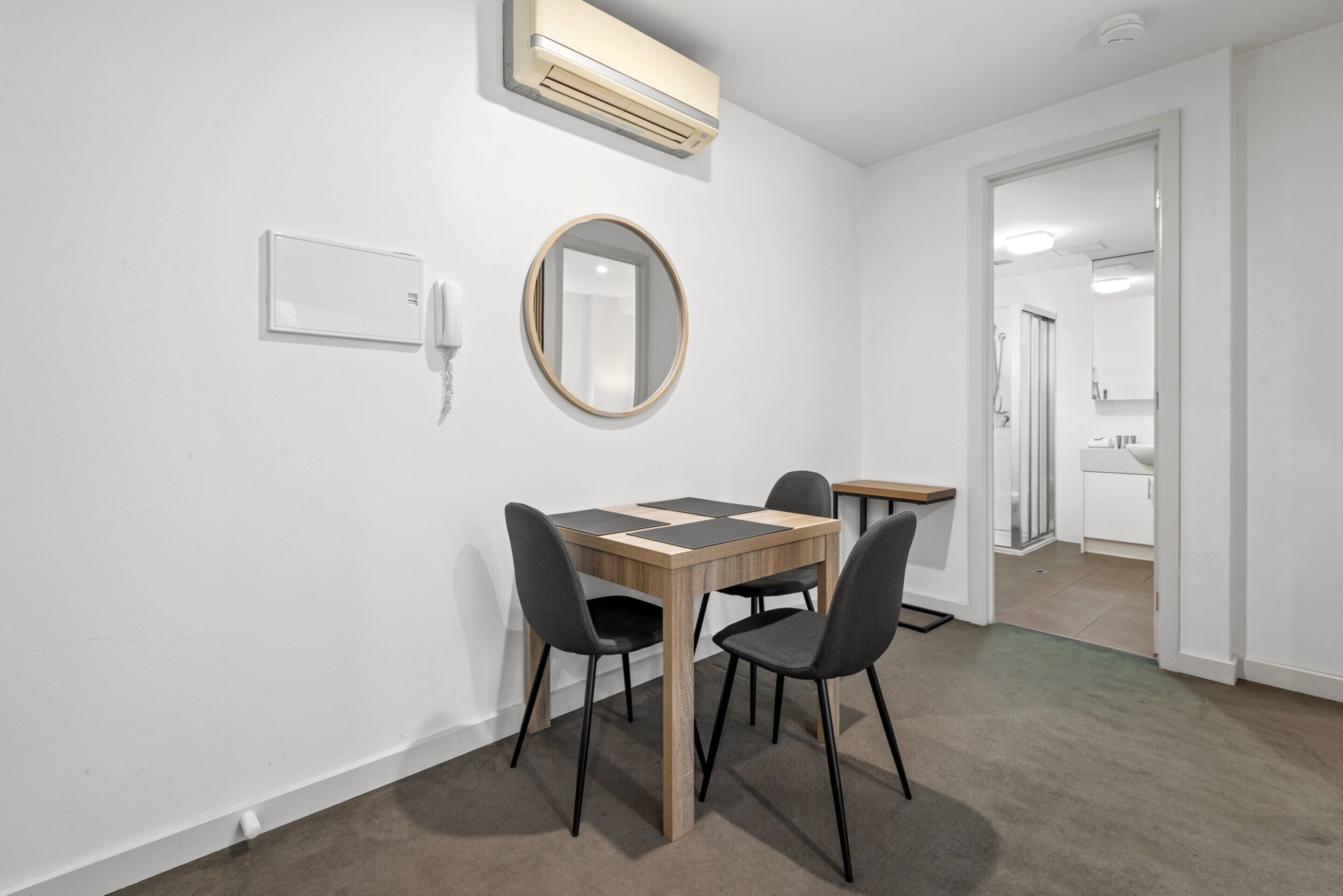 Apartment | Dining