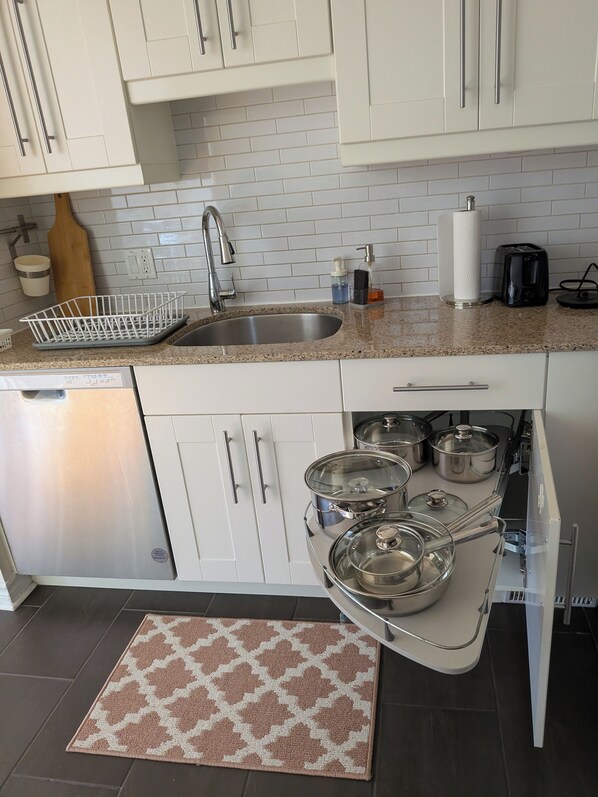 ميكروويف، فرن، موقد طهي مسطح، غسالة أطباق