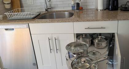 Cozy Upscale Kanata Retreat - Perfect for Families & Business Professionals