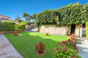 Family Apartment, Multiple Bedrooms, Lakeside (Bogliaco Lake Front) | Garden