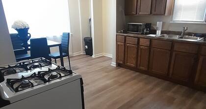 Charming 2-bedroom house in Milwaukee with AC