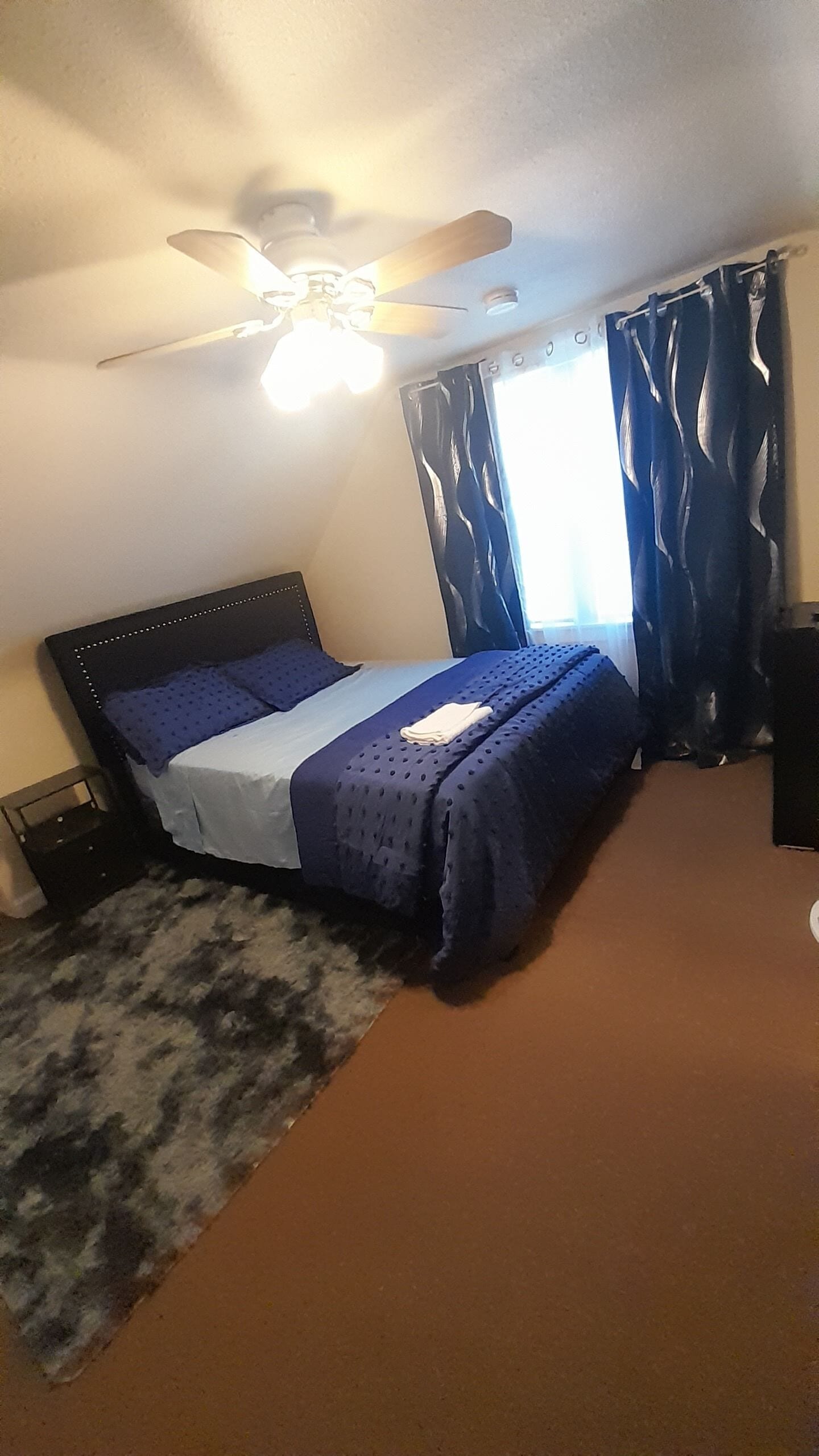 2 makuuhuonetta, silitysrauta/-lauta, ilmainen Wi-Fi, vuodevaatteet