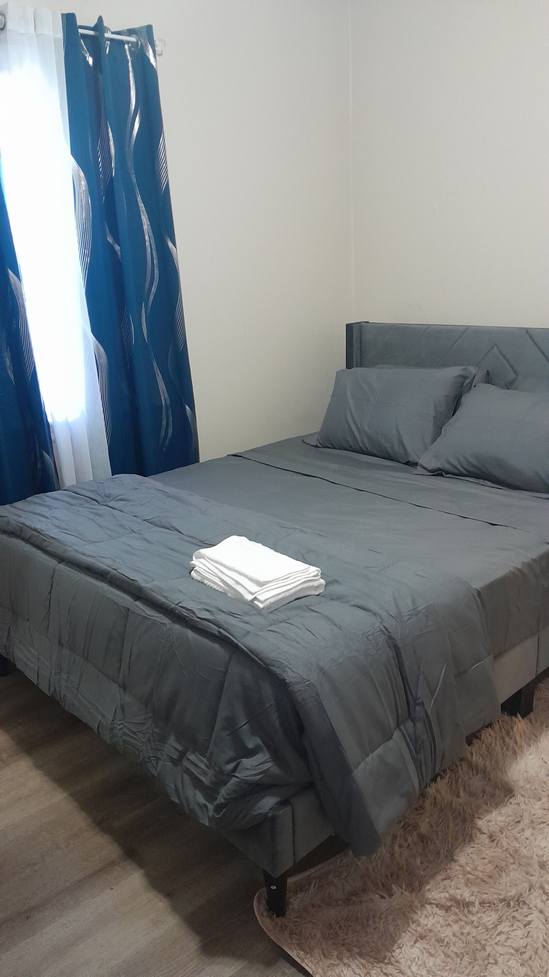 2 dormitorios, tabla de planchar con plancha, wifi gratis y ropa de cama