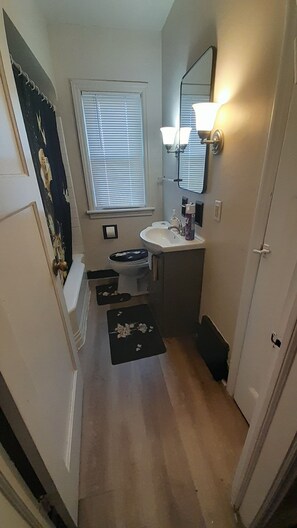 毛巾、肥皂、卫生纸