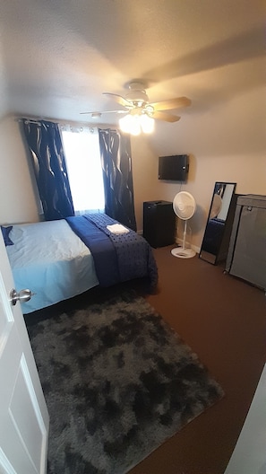 Bügeleisen/Bügelbrett, kostenloses WLAN, Bettwäsche