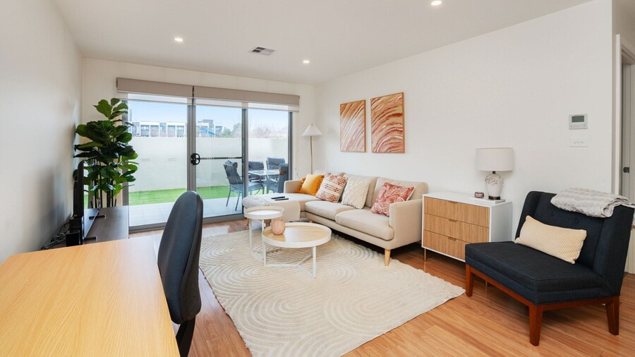 Ground Level 1-bed: Courtyard & Alfresco Dining