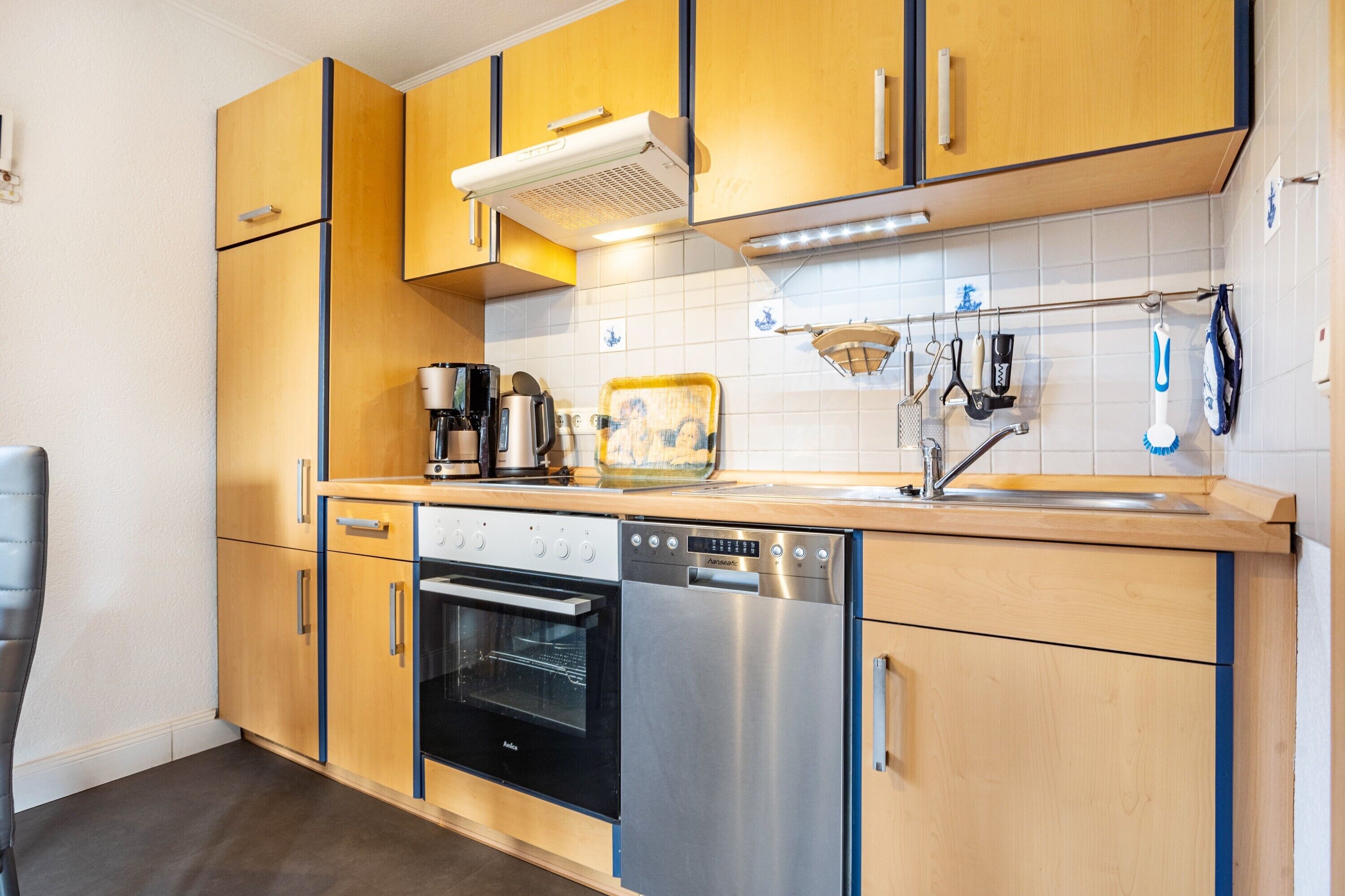 Køleskab, opvaskemaskine, kaffe-/temaskine