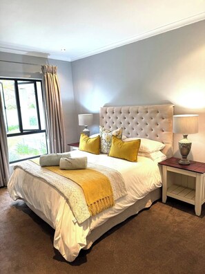 3 chambres, bureau, fer et planche à repasser, accès au Wi-Fi (inclus)